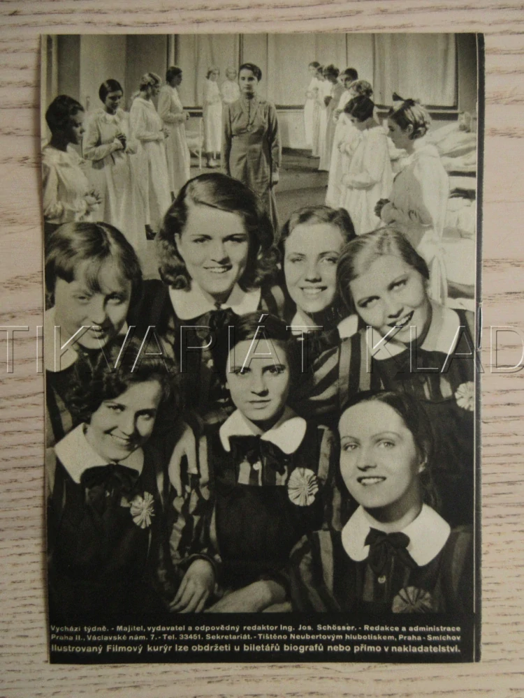 DĚVČATA V UNIFORMĚ, R: L. SAGANOVÁ, E. UNDA, D. WIECKOVÁ, H. THIELEOVÁ, BIO PROGRAM ZŠ Č. 64, 1932
