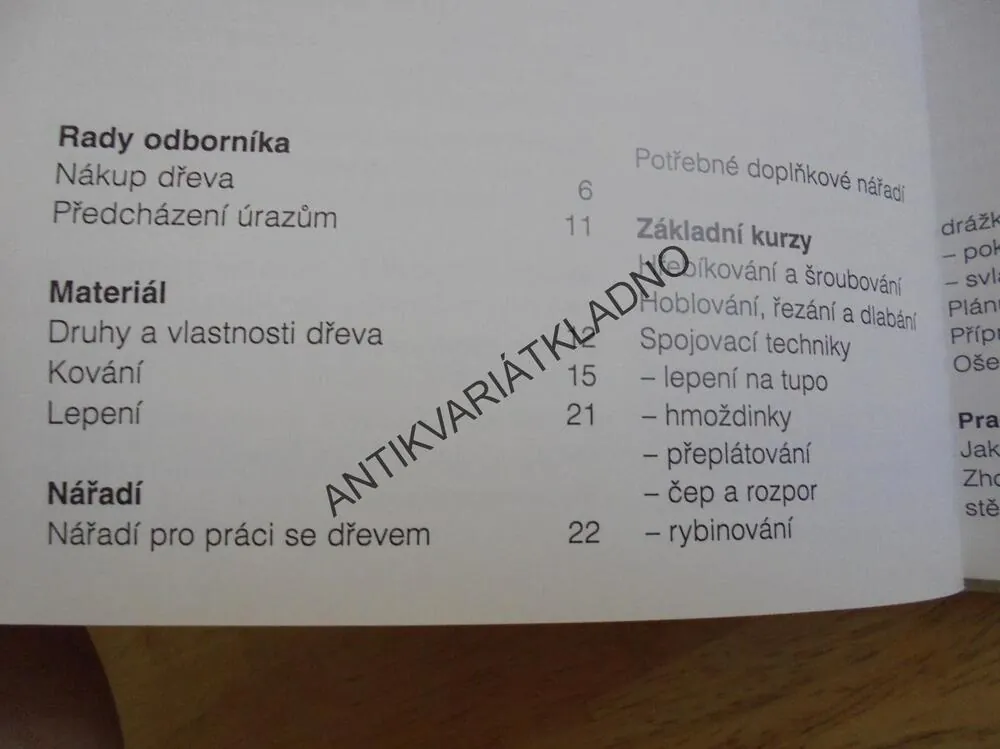 POLICE, POLICOVÉ STĚNY A SKŘÍNĚ, UDĚLEJ SI SÁM