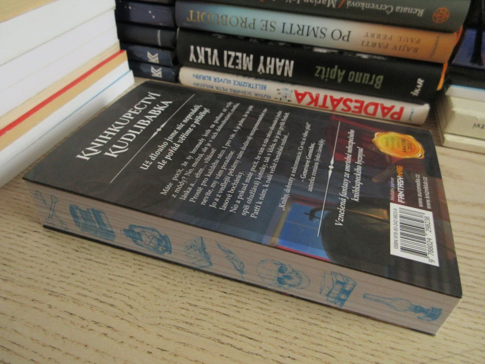 KNIHKUPECTVÍ A KOSTNÍ PRACH, TRAVIS BALDREE, **an