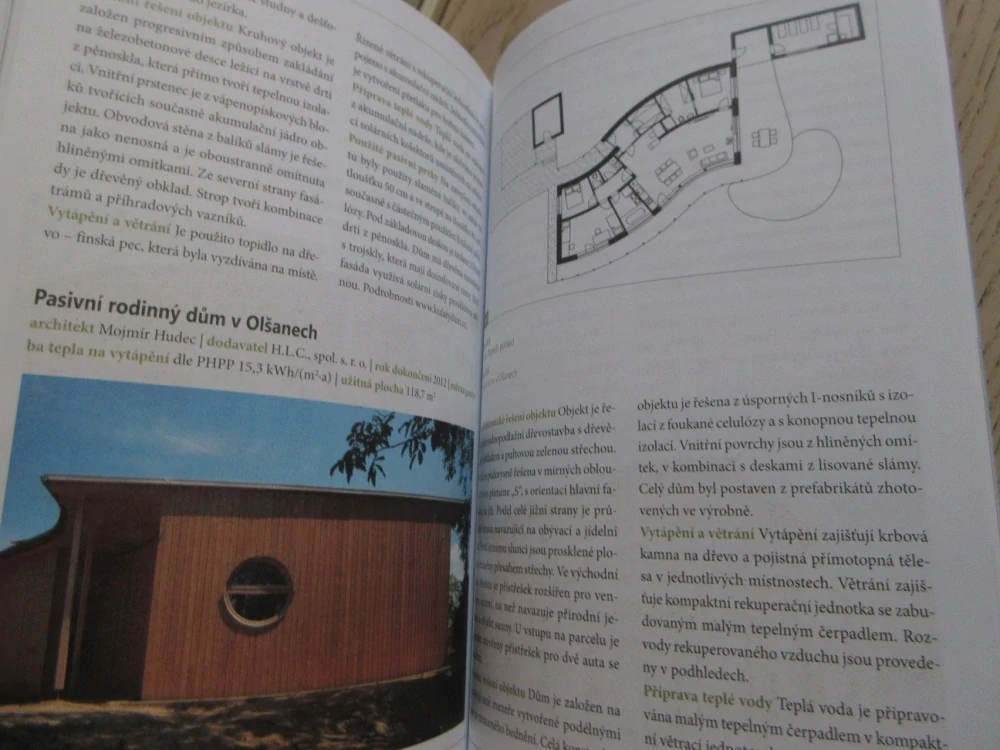 PASIVNÍ DOMY Z PŘÍRODNÍCH MATERIÁLŮ, MOJMÍR HUDEC, BLANKA JOHANISOVÁ, TOMÁŠ MANSBART, **an
