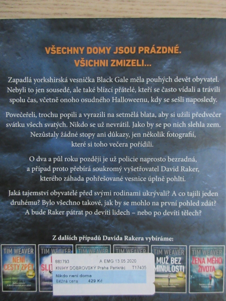 NIKDO NENÍ DOMA, TIM WEAVER, **an