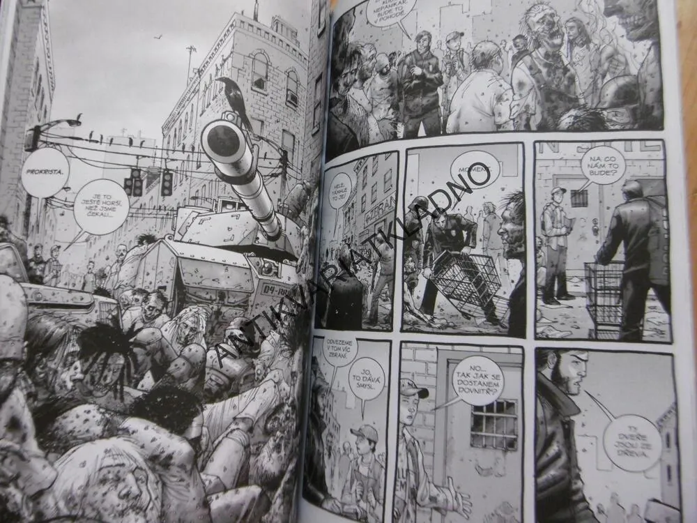 ŽIVÍ MRTVÝ, 1., STARÉ DOBRÉ ČASY, KIRKMAN, MOORE,