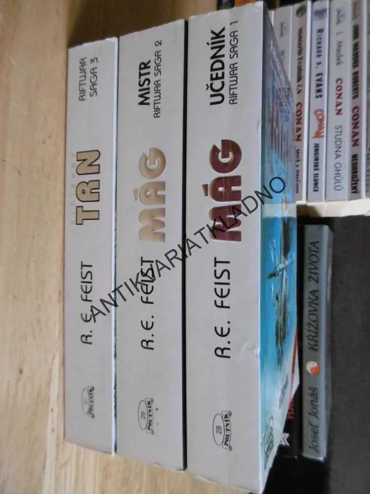 MÁG UČEDNÍK, MÁG MISTR, TRN, RAYMOND E. FEIST,