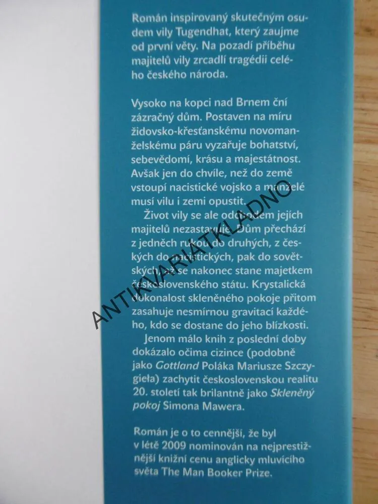 SKLENĚNÝ POKOJ, SIMON MAWER