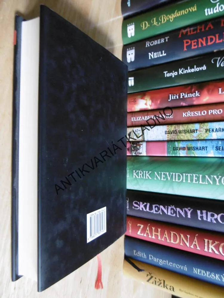 SVÍTÁNÍ NA ZÁPADĚ, EDITH PARGETEROVÁ, **an