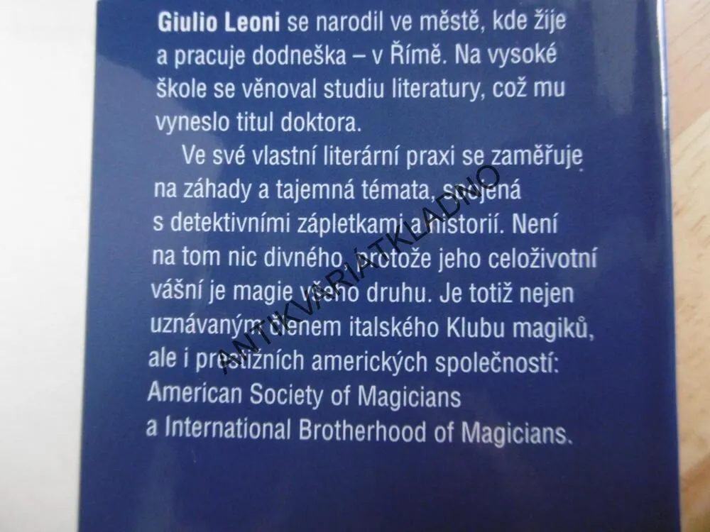 ZÁHADY SVĚTLA, GIULIO LEONI, **an