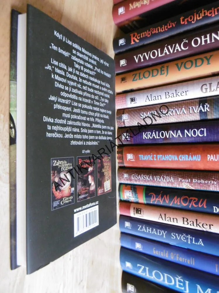 MUŽ, KTERÝ KRADL RUKOPISY, GIACINTA CARUSOVÁ, **an