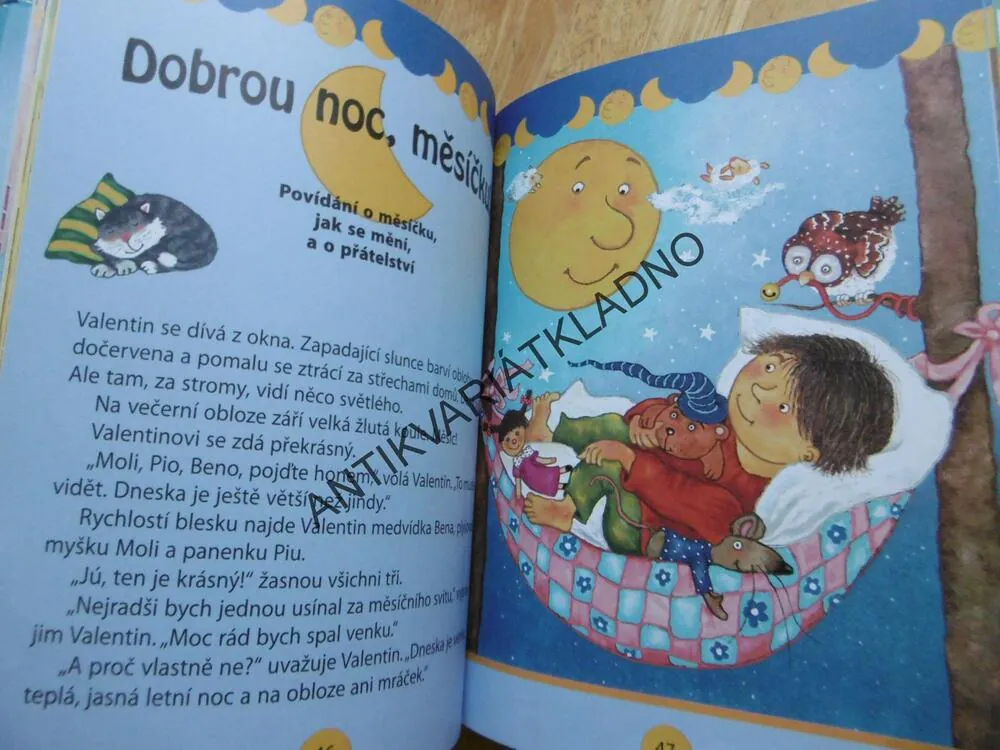 ČTENÍ PŘED SPANÍM S VELKÝMI PÍSMENKY