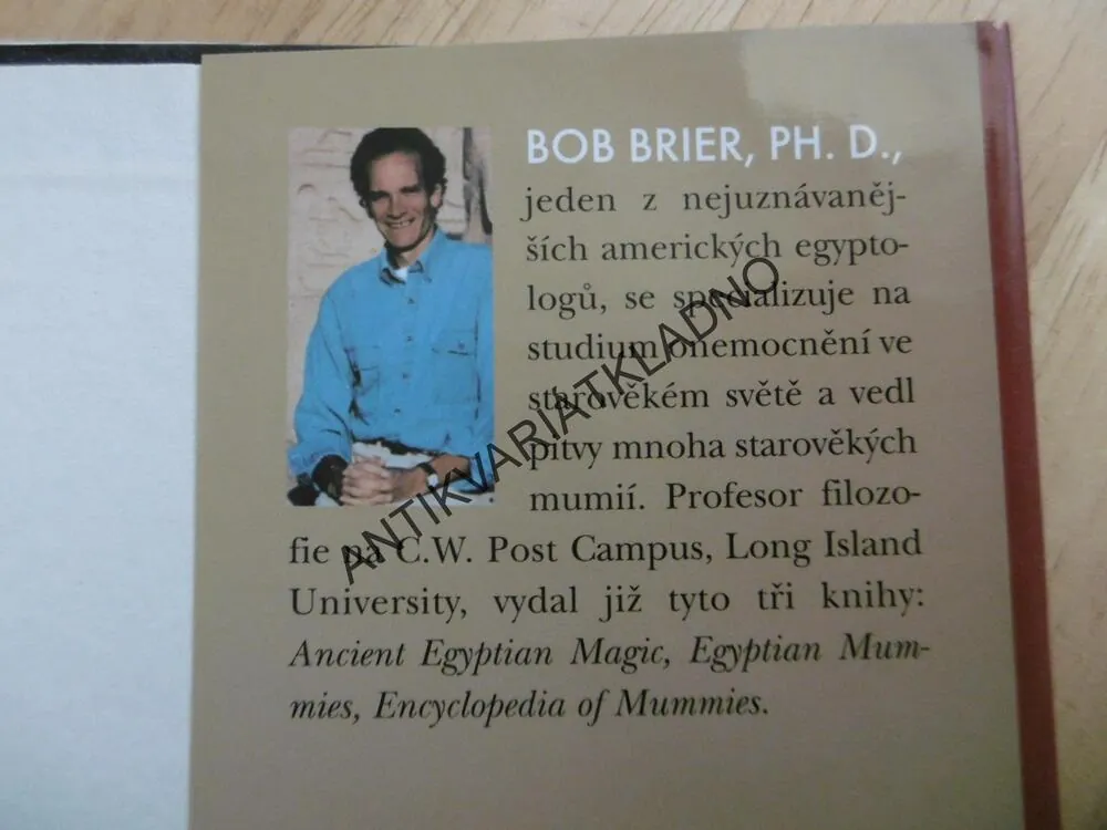 VRAŽDA TUTANCHAMONA, BOB BRIER, **an