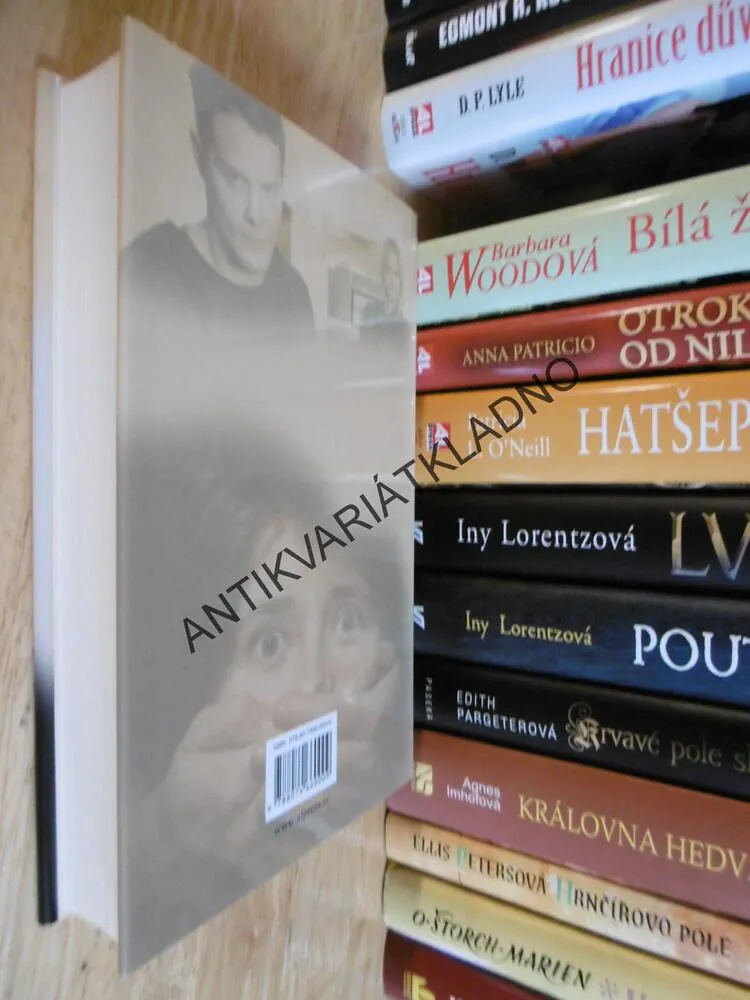 VYMÍTAČ LŽÍ, MARK ALLEN SMITH, **an