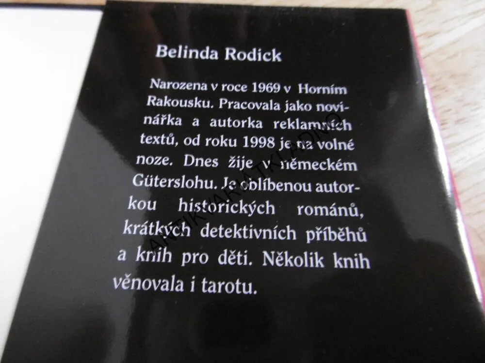 TRIUMF VISCONTIŮ, BELINDA RODIK, **an