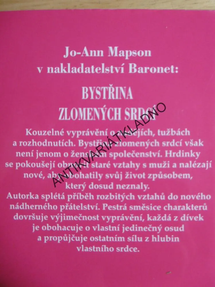 BYSTŘINA ZLOMENÝCH SRDCÍ, JO-ANN MAPSON, **an
