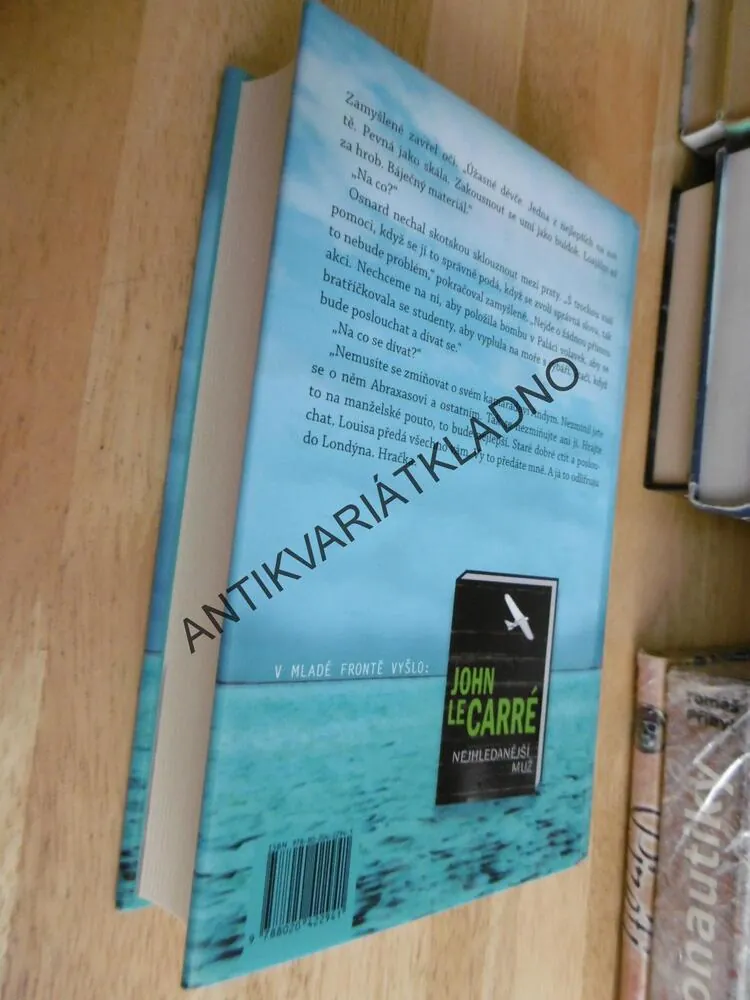 PANAMSKÝ KREJČÍ, JOHN LE CARRÉ, **an