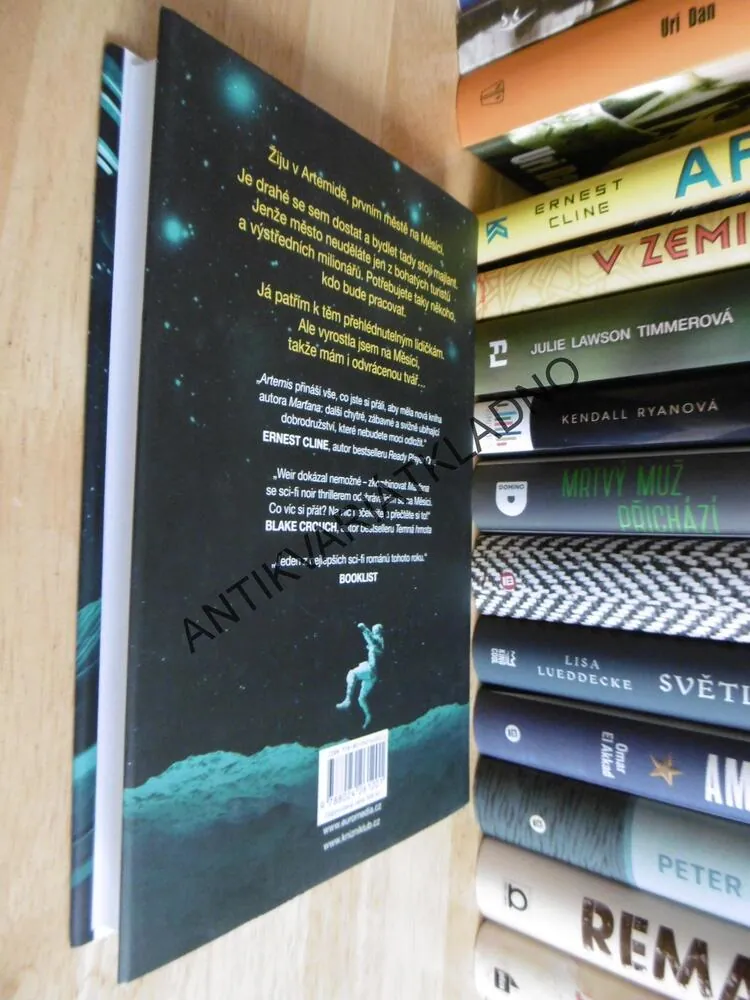 ARTEMIS, ANDY WEIR, OD AUTORA TRHÁKU MARŤAN, **an