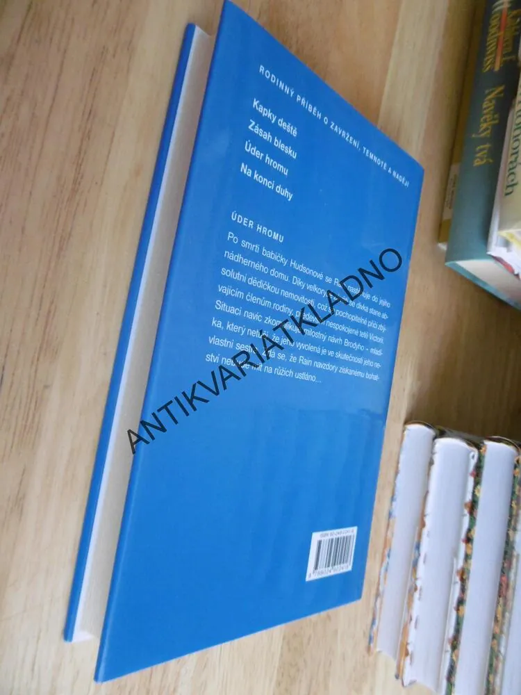 ZÁSAH BLESKU, V.C. ANDREWS, **an