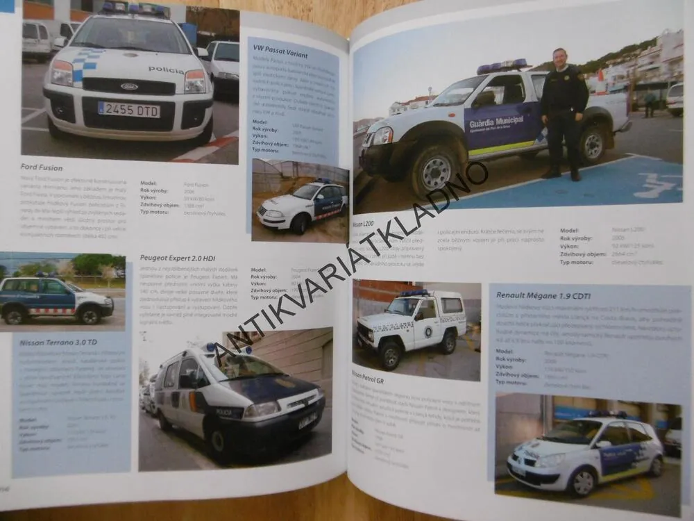 1000 POLICEJNÍCH VOZŮ, POLICEJNÍ SPECIÁLY Z CELÉHO SVĚTA, **an