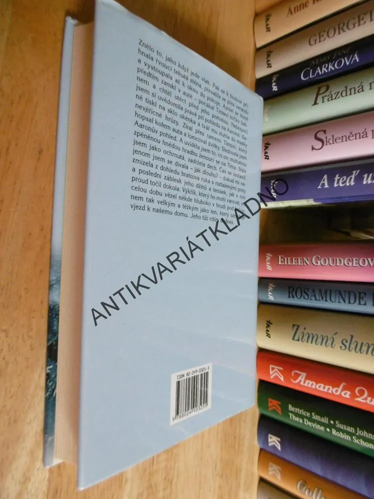 OCEÁN VZPOMÍNEK, LYNNE HUGOVÁ A ANNA TUTTLE VILEGASOVÁ, **an