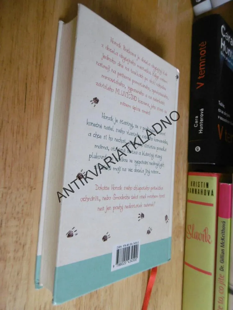 ŠMODRCHA, PĚKNĚ POPLETENÝ KOČIČÁK,ARCHIE KIMPTON, **an