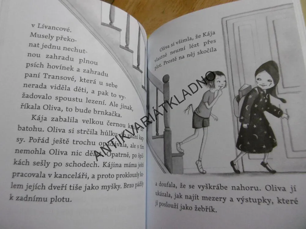 KÁJA A OLIVA, ANNIE BARROWSOVÁ