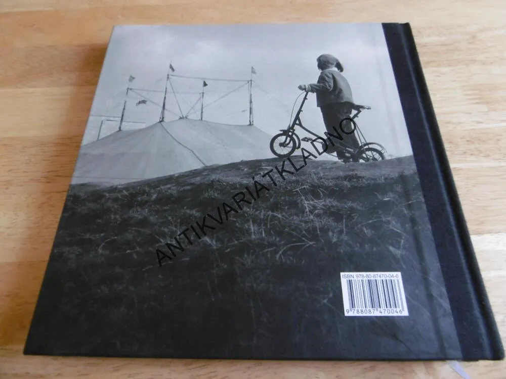 ŠŤASTNÁ HODINA, ZUZANA MALÉŘOVÁ, FOTOGRAFIE EVA FUKOVÁ, **an