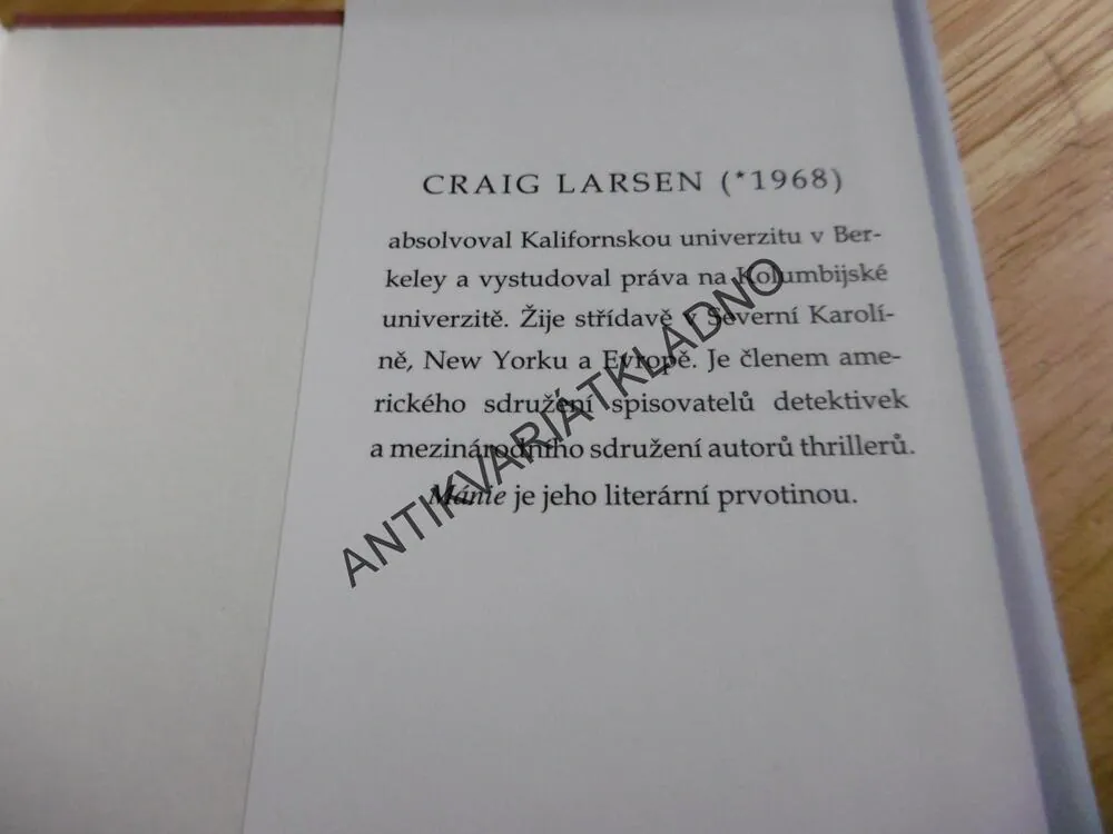 MÁNIE, CRAIG LARSEN, **an