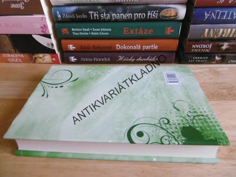 HRABĚNČINO PŘIZNÁNÍ, JULLIAN HUNTER, **an