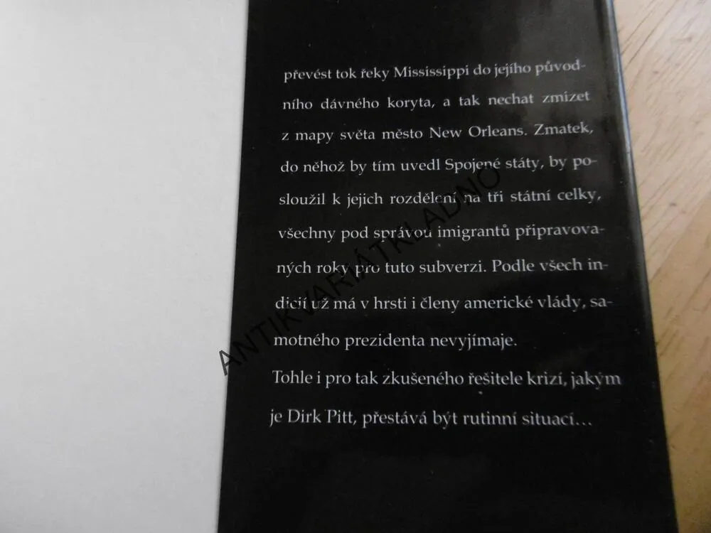 ZÁPLAVA, CLIVE CUSSLER, **an