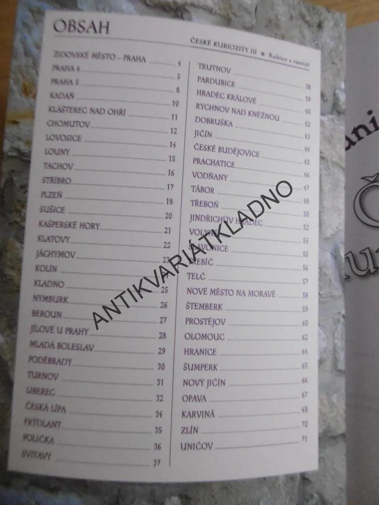 ČESKÉ KURIOZITY III, RADNICE A NÁMĚSTÍ, **an