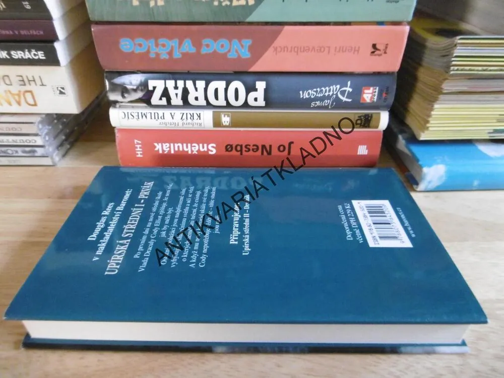 UPÍRSKÁ STŘEDNÍ, PRVÁK, DOUGLAS REES, **an