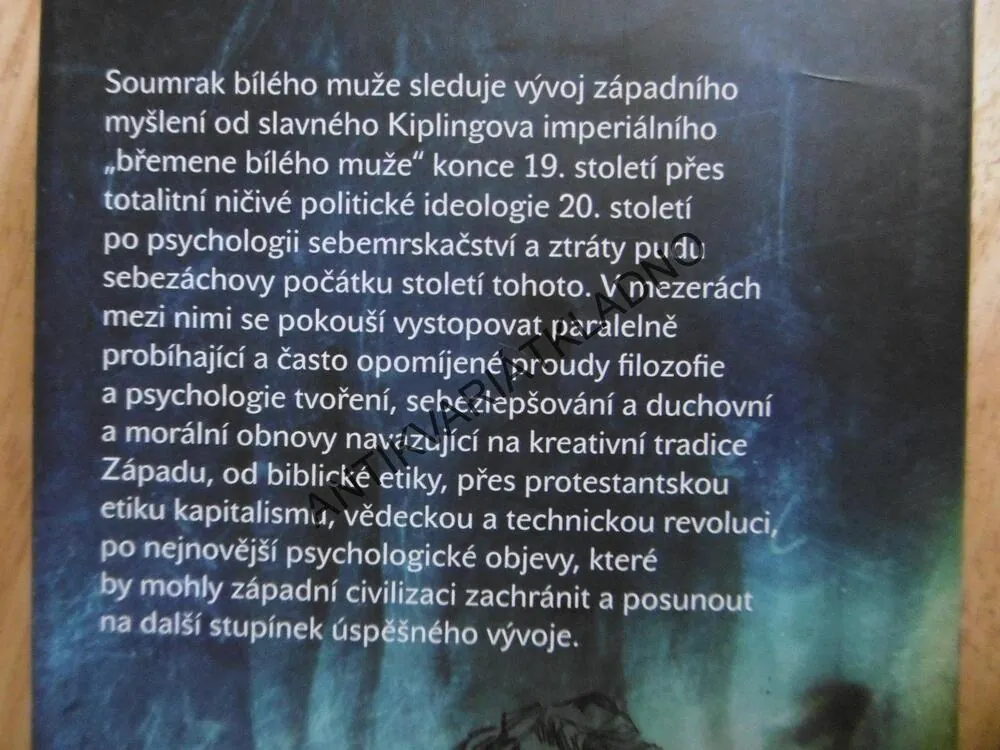 SOUMRAK BÍLÉHO MUŽE, BENJAMIN KURAS