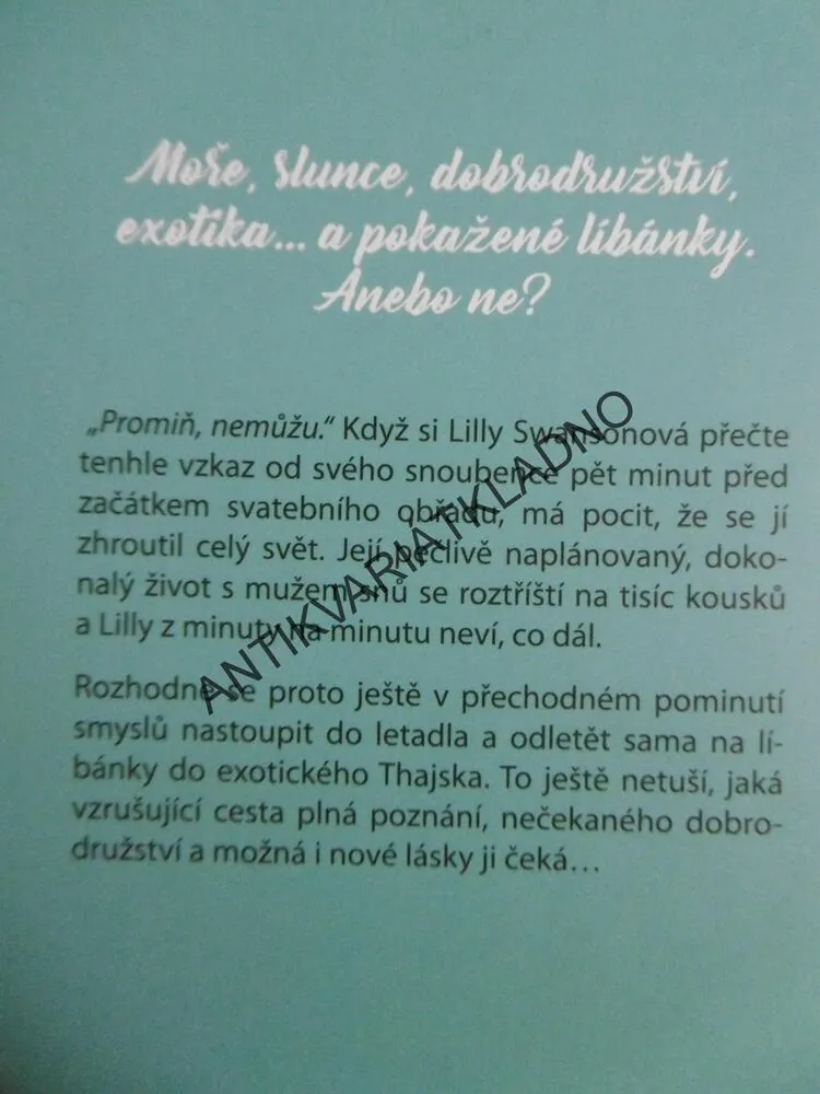 HOŘÍCÍ MĚSÍC, JO WATSONOVÁ, **an