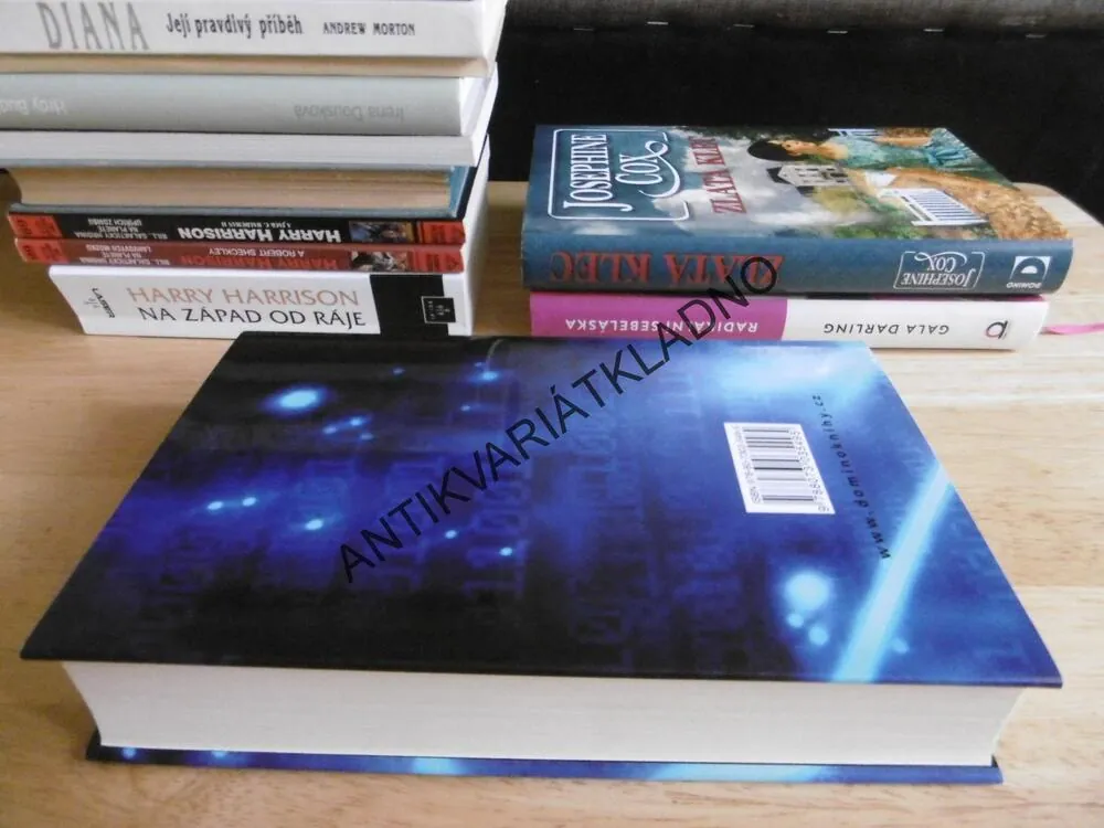 2012 TAJEMSTVÍ KŘIŠŤÁLOVÉ LEBKY, CHRIS MORTON, CERI LOUISE THOMAS, **an