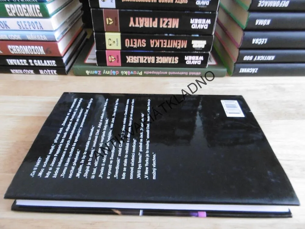 INFEKCE, ROBIN COOK, **an