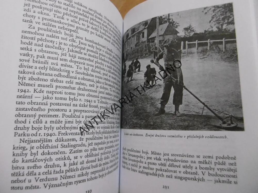 ZBRANĚ A TAKTIKA, TOM WINTRINGHAM 