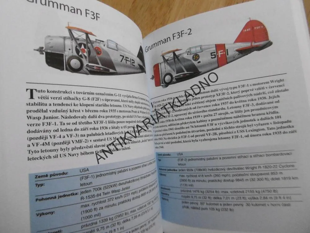 LETOUNY 2.SVĚTOVÉ VÁLKY, 300 LETOUNŮ S BAREVNÝM VYOBRAZENÍM, **an