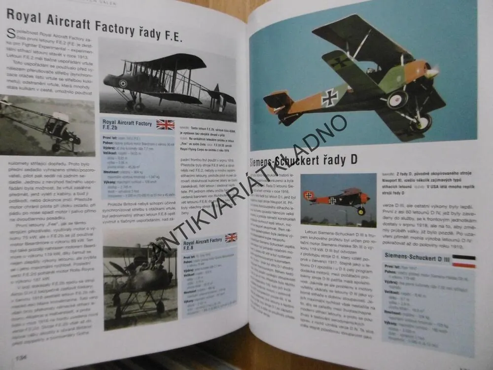 STÍHACÍ LETOUNY S FOTOGRAFIEMI Z IMPERIAL WAR MUSEUM, FR. CROSBY, **an