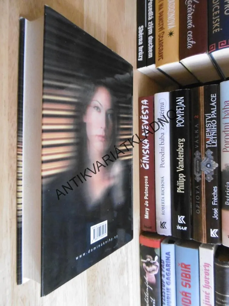 NEJTEMNĚJŠÍ OBAVY, MARTINA COLE, **an