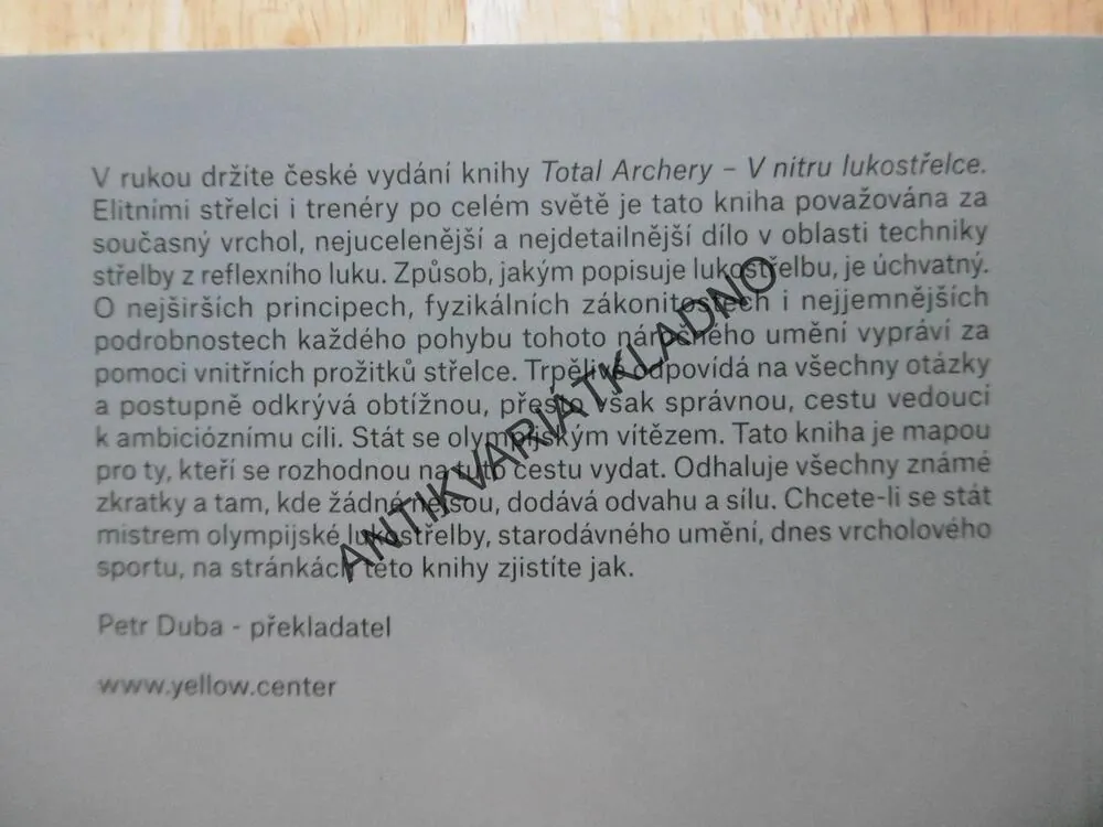 V NITRU LUKOSTŘELCE,Z REFLEXNÍHO LUKU, KISIK LEE, BENNER, SPORTOVNÍ STŘELBA, ZBRANĚ,