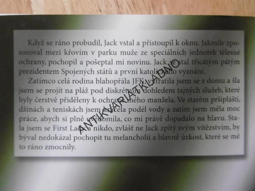 JÁ, JACKIE KENNEDYOVÁ, JACQUELINE MONSIGNYXOVÁ, BERTRAND, **an