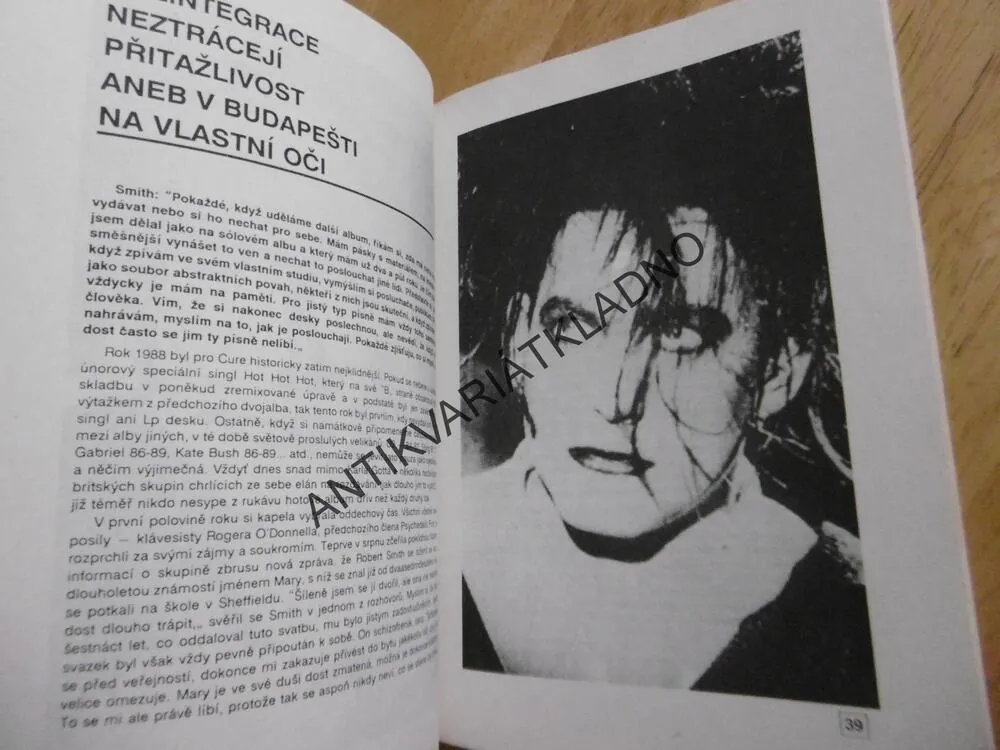 THE CURE, HUDEBNÍ SKUPINA, TEXTY PÍSNÍ, **an