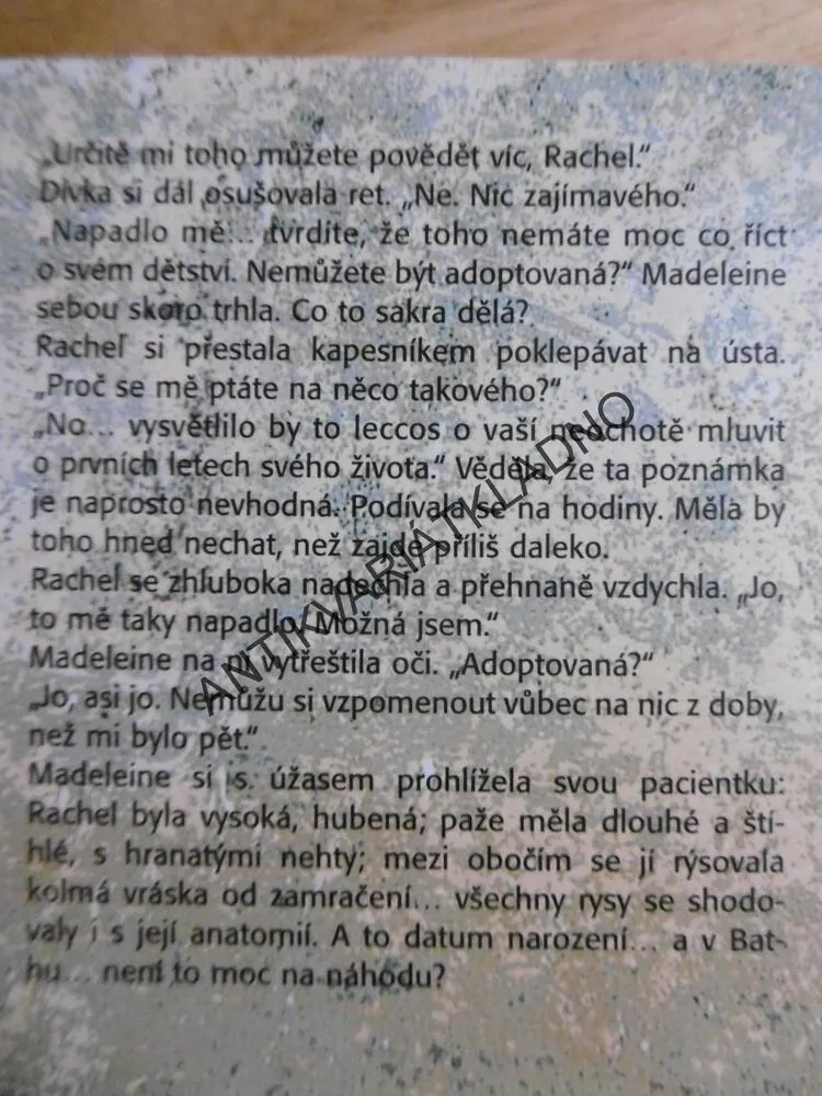 POUTO KRVE, KITTY SEWELLOVÁ, **an