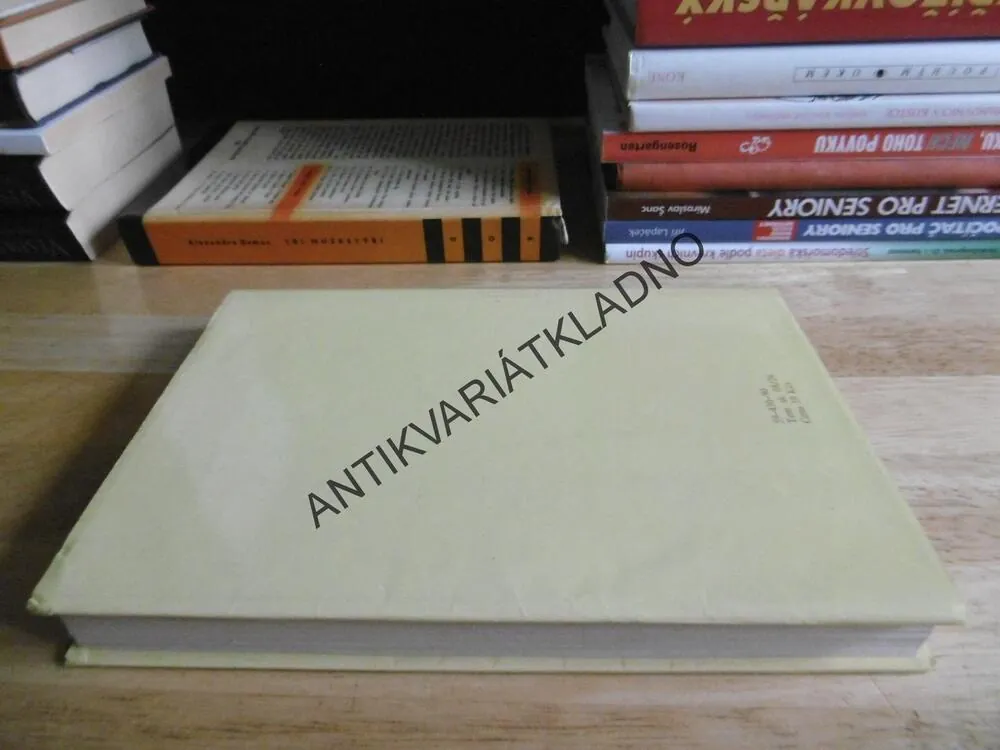 ÚSPORNÁ KUCHAŘKA, ZLATÁ KNIHA MALÉ DOMÁCNOSTI, **an