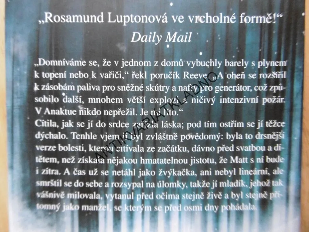 DOKONALÉ TICHO, ROSAMUND LUPTONOVÁ, **an