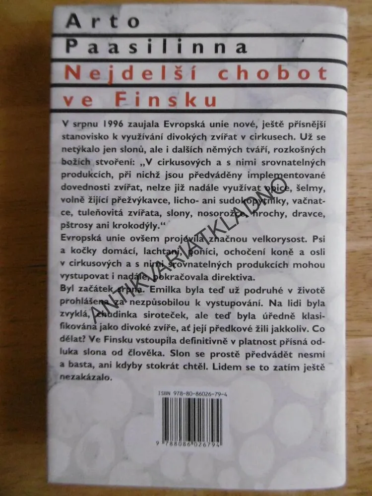 NEJDELŠÍ CHOBOT VE FINSKU, ARTO PAASILINNA, **an