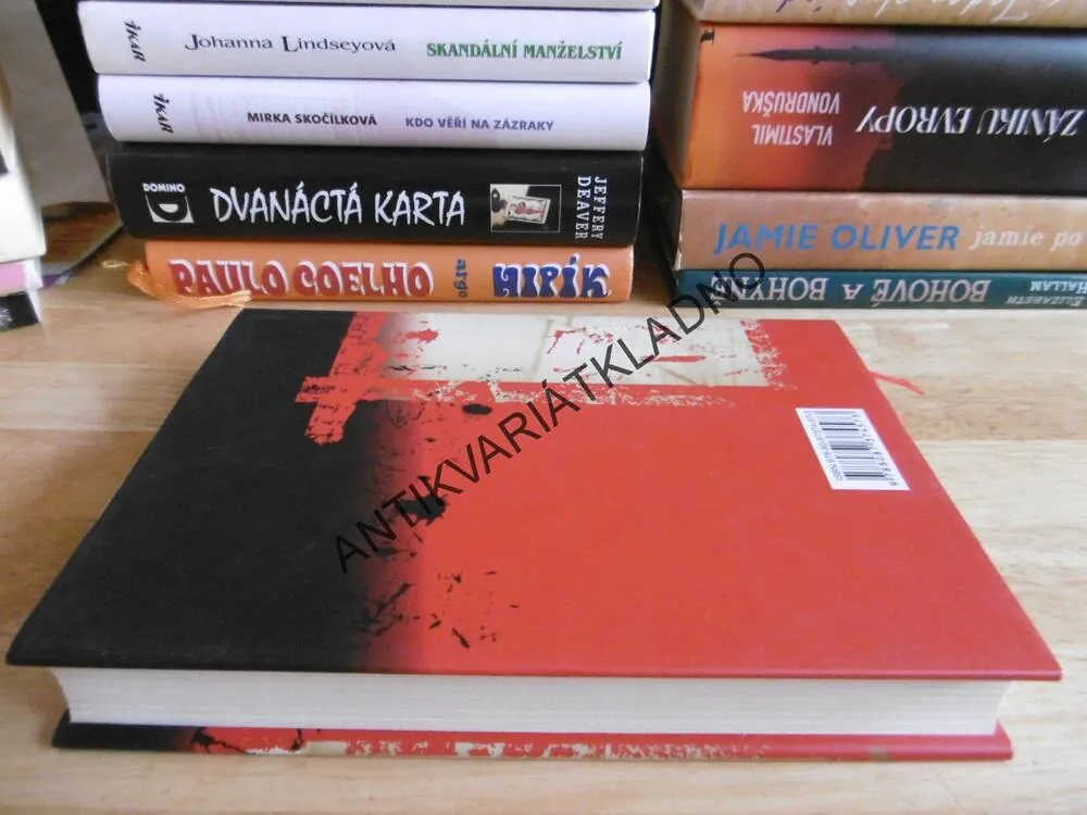 PREDÁTOR, MICHAEL RIDPATH **an
