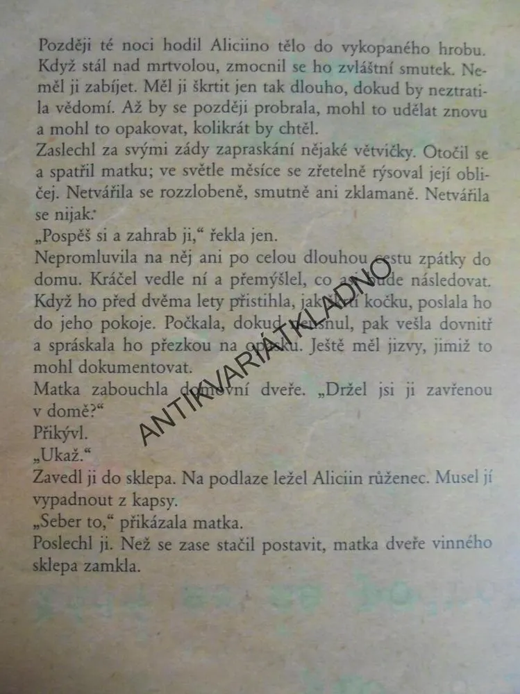 POHŘEŠOVANÁ, CHRIS MOONEY, **an