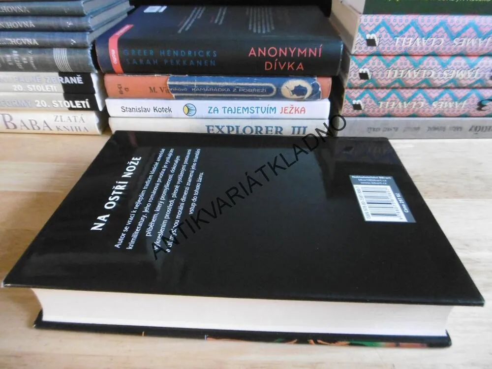 NA OSTŘÍ NOŽE, JOHN CONNOLLY, **an