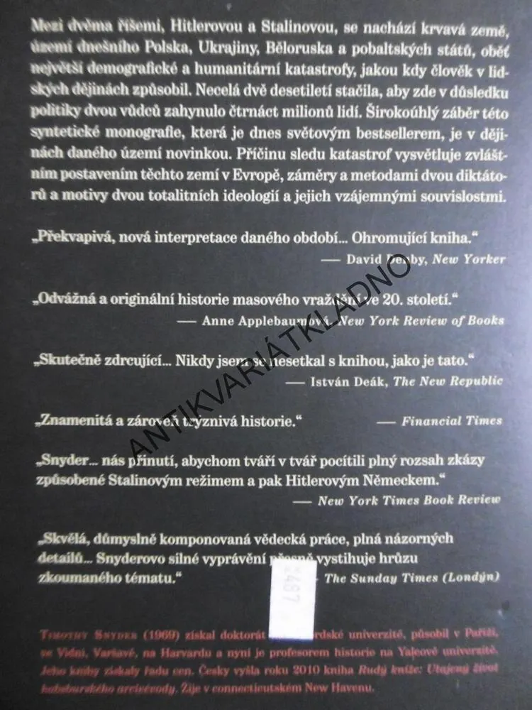 KRVAVÉ ZEMĚ, TIMOTHY SNYDER, **an