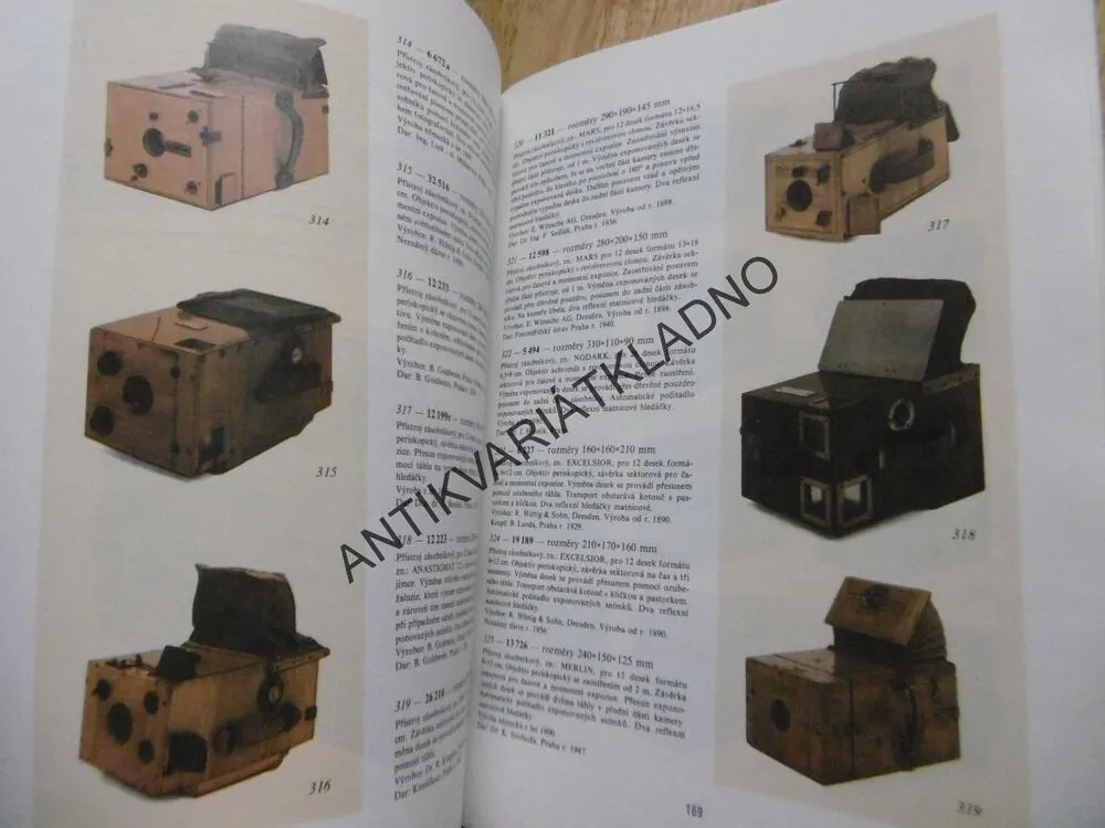 KAMERY OBSKURY FOTOGRAFICKÉ PŘÍSTROJE Z LET 1841-1940, **an
