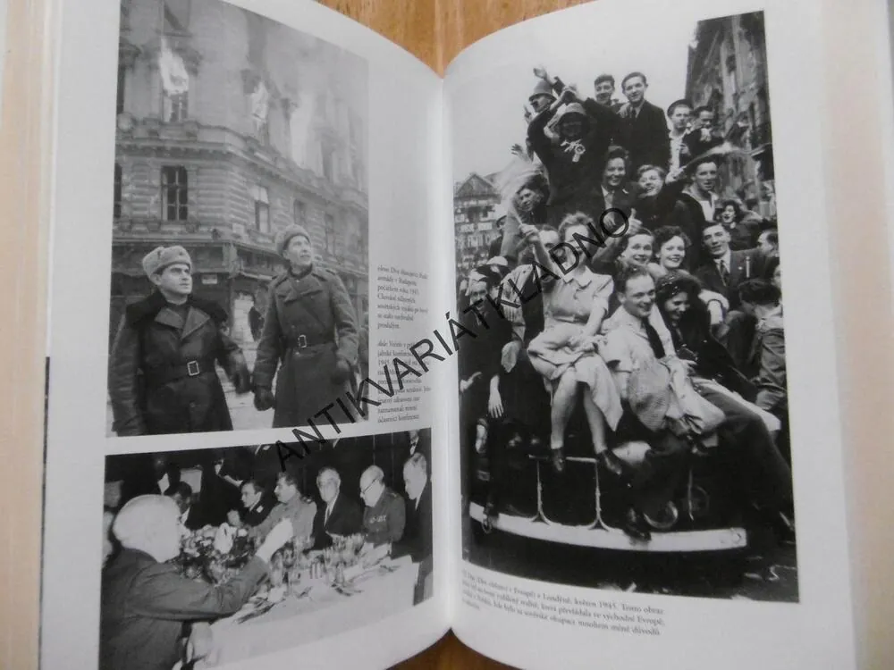 ZA ZAVŘENÝMI DVEŘMI, STALIN, NACISTÉA ZÁPAD, DRUHÁ SVĚTOVÁ VÁLKA, LAURENCE REES, **an